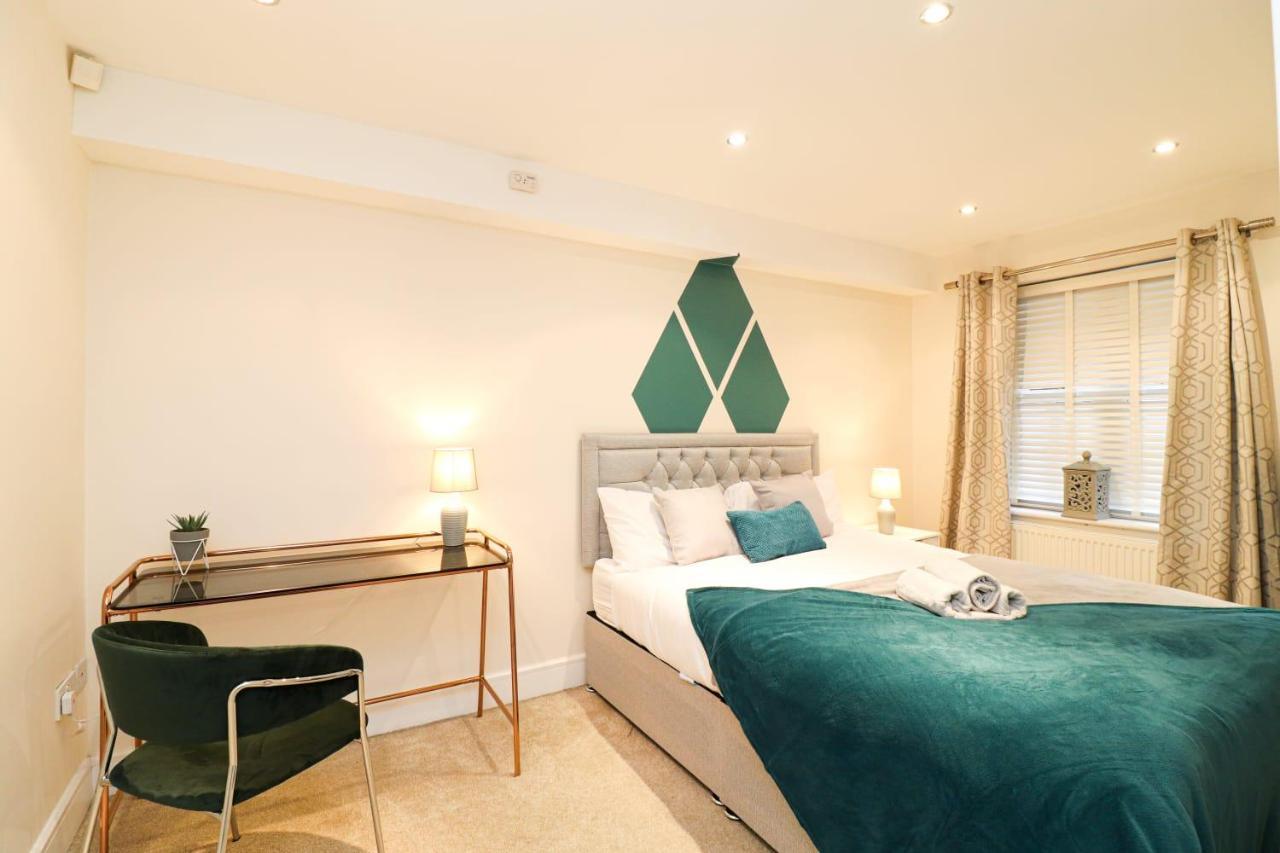 A Superb Large 1 Bedroom In Apartment