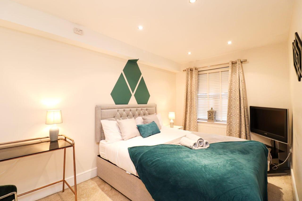 A Superb Large 1 Bedroom In Apartment