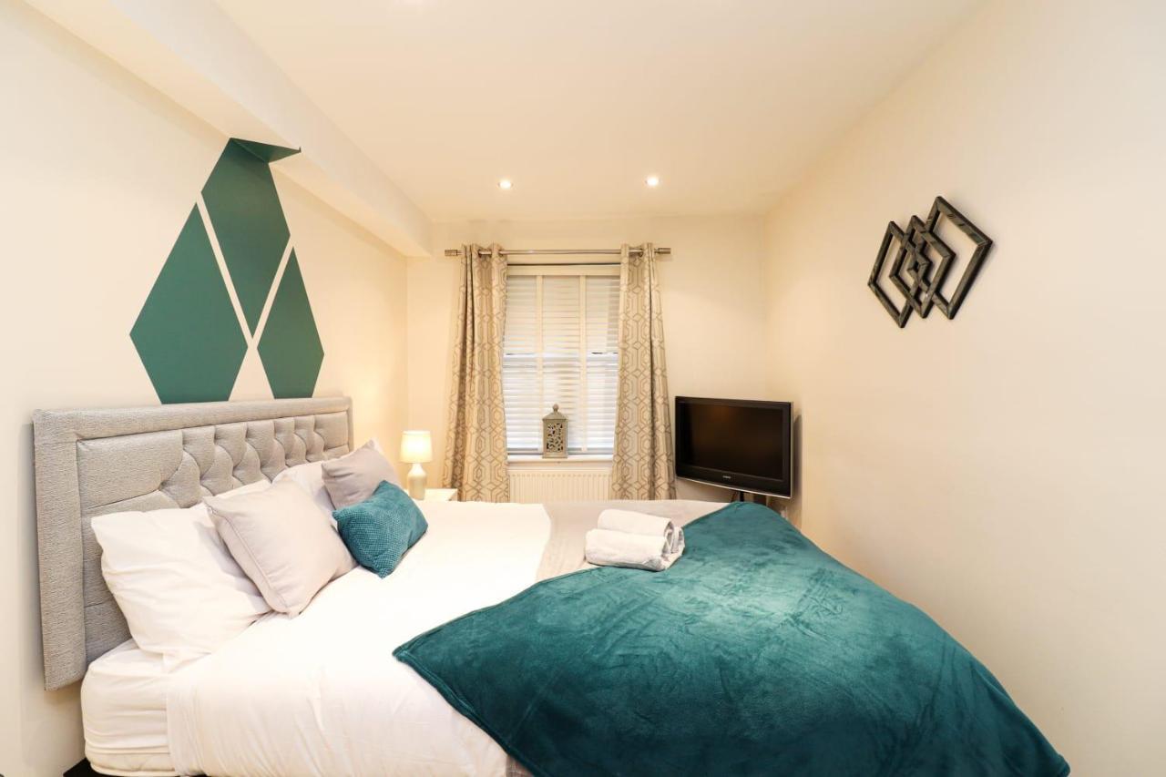 A Superb Large 1 Bedroom In Apartment